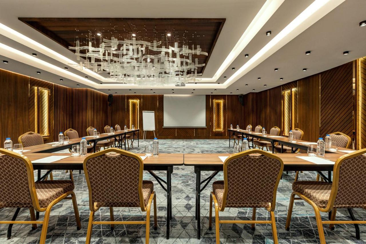 Hotel Ramada By Wyndham Istanbul Umraniye Exteriér fotografie