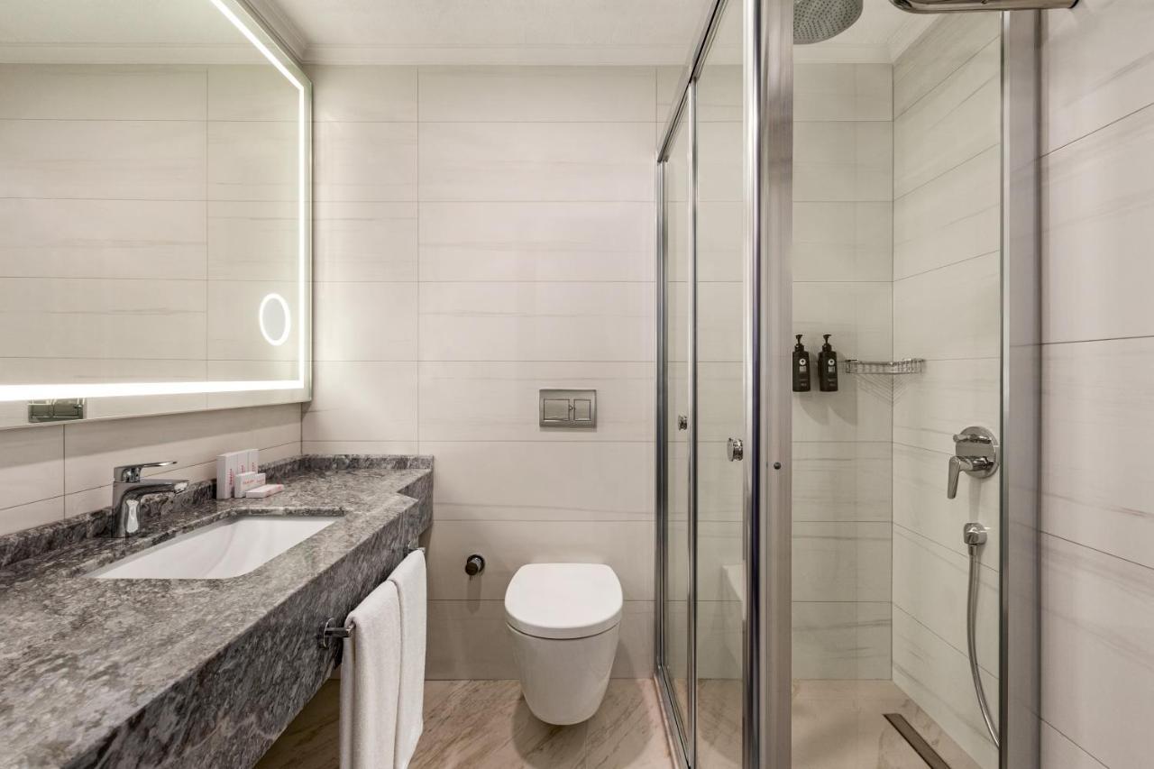 Hotel Ramada By Wyndham Istanbul Umraniye Exteriér fotografie