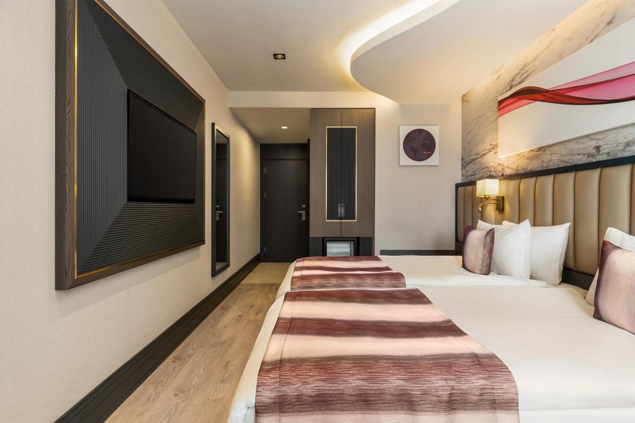 Hotel Ramada By Wyndham Istanbul Umraniye Exteriér fotografie