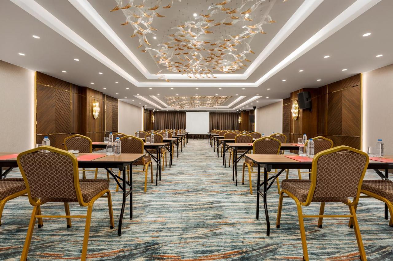 Hotel Ramada By Wyndham Istanbul Umraniye Exteriér fotografie